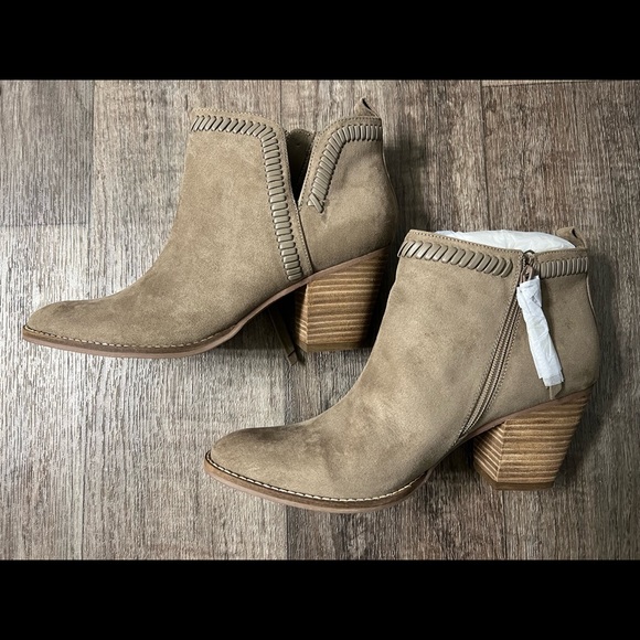 Brand NEW!!! NWT Dolce Vita DV8 taupe bootie. - Picture 2 of 6